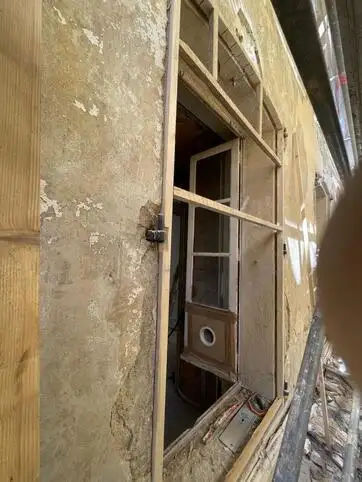 Murs bombs, fissures, humidit : quand agir pour une rnovation de faade  Antibes ?