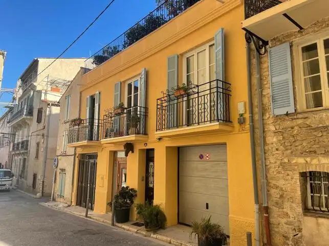  5 signes qui indiquent qu�une r�novation de fa�ade est urgente � Antibes