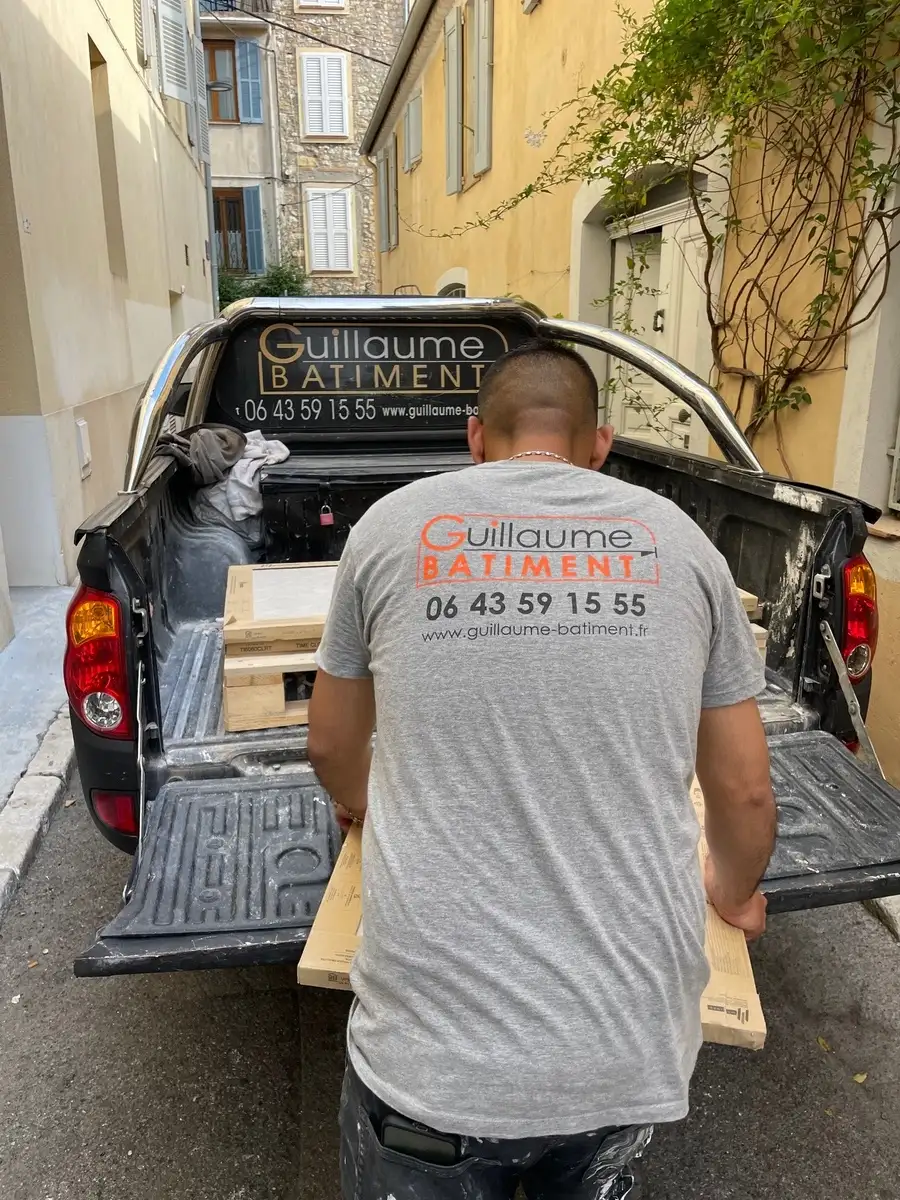Comment protéger sa façade contre l’humidité et les fissures à Antibes ?